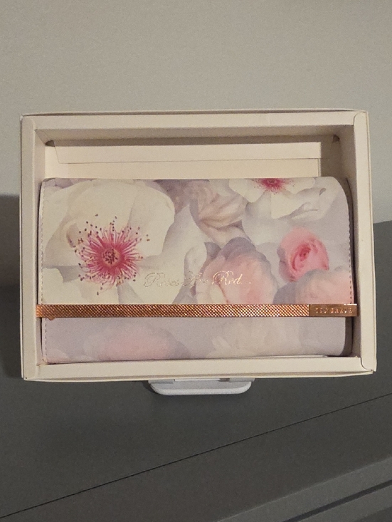Ted Baker Handbags - TED BAKER LONDON NWT Chelsea Pastel Floral Roll Travel Jewelry Clutch